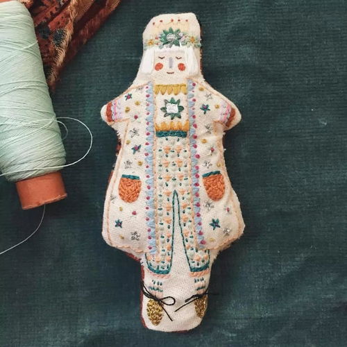 針紡織品上的Q萌插畫人物 藝術與織品的完美融合